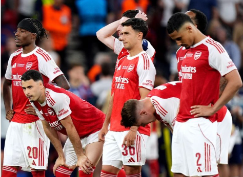 Arsenal FC Players Lookig Dejected