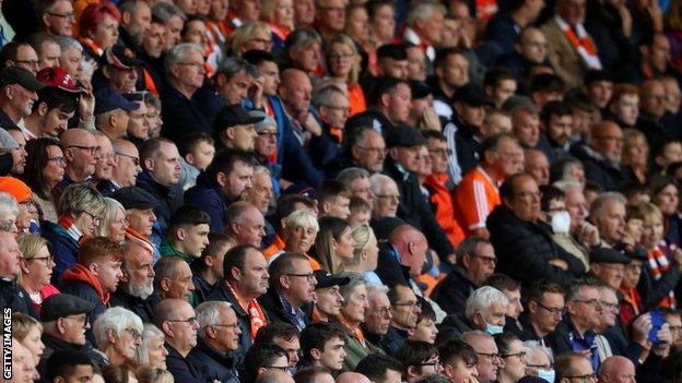 Why Unpredictability Keeps Football Fans Coming Back 11 Why Unpredictability Keeps Football Fans Coming Back